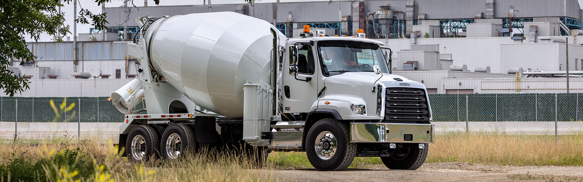 Freightliner 114SD Plus Specs