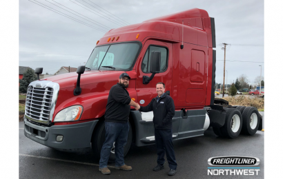 Freightliner Northwest, DTNA and Centralia College Provide Diesel Tech Students with a Freightliner Cascadia