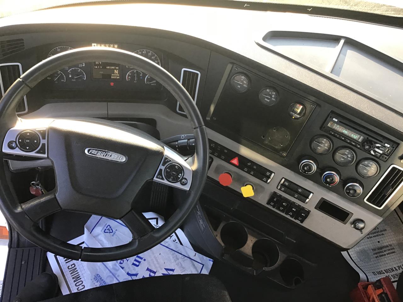 2018 Freightliner Cascadia - image 7