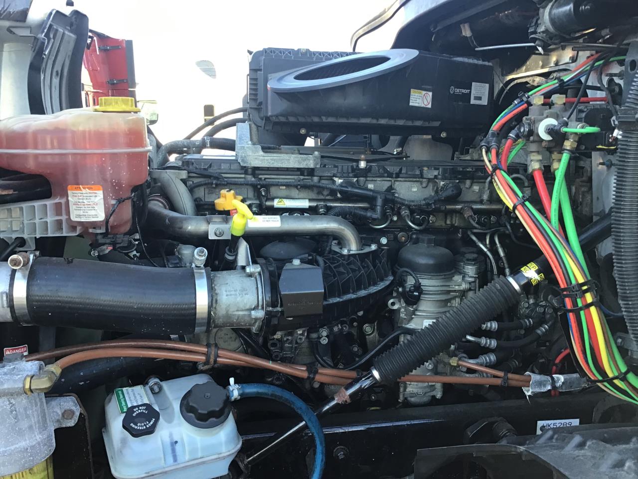 2018 Freightliner Cascadia - image 9