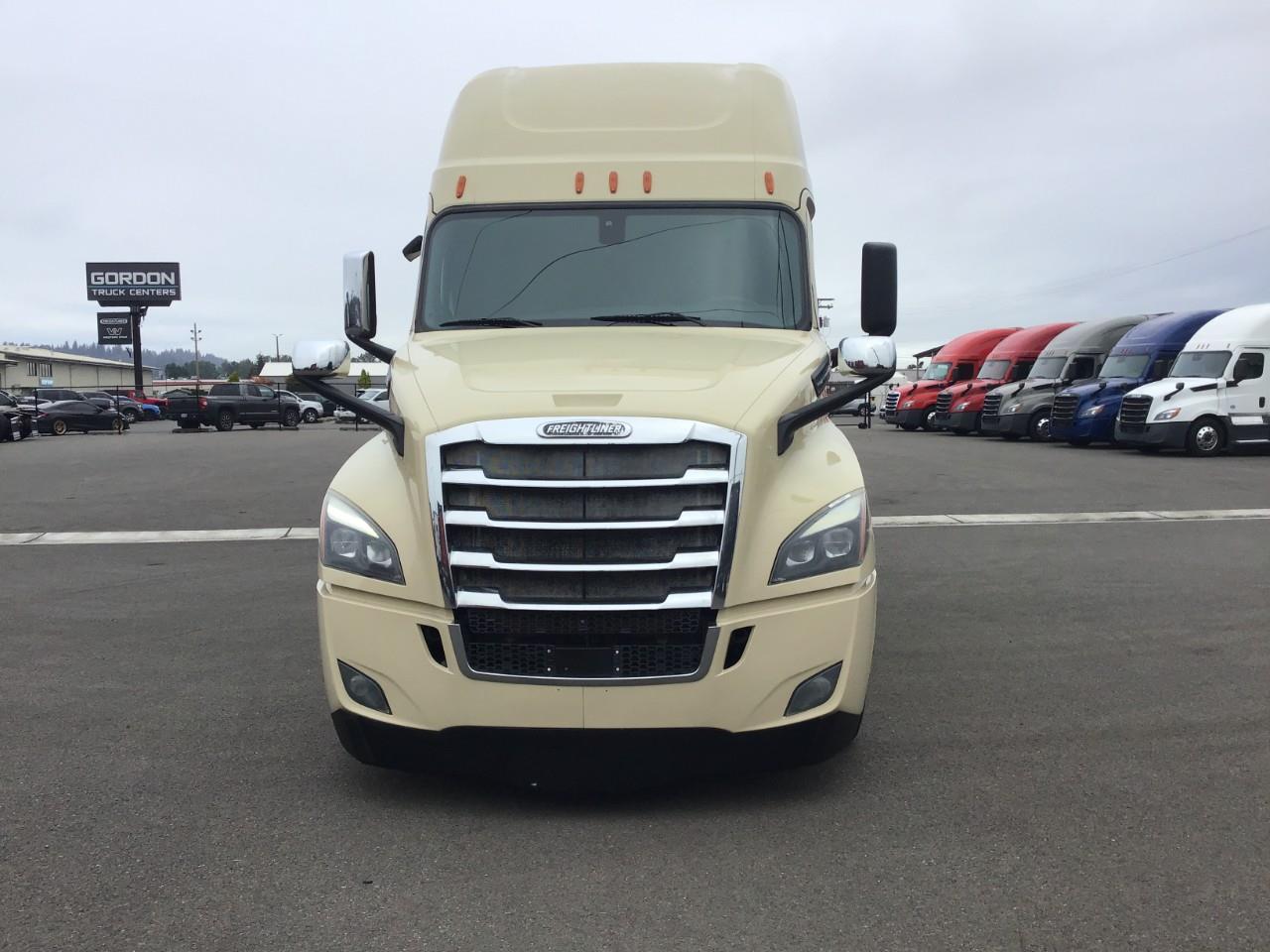 2019 Freightliner Cascadia in Pacific, WA — photo 2