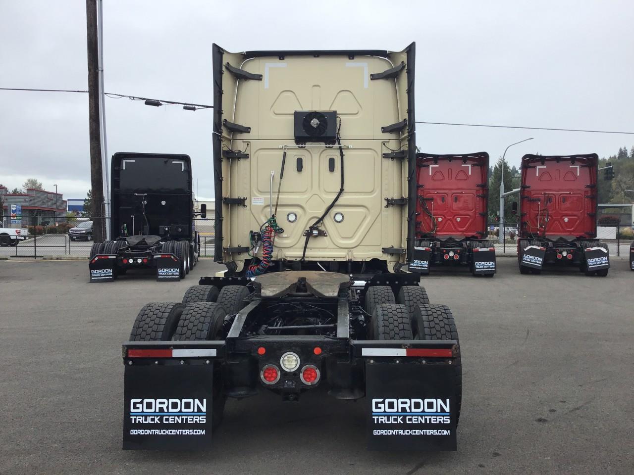 2019 Freightliner Cascadia in Pacific, WA — photo 4