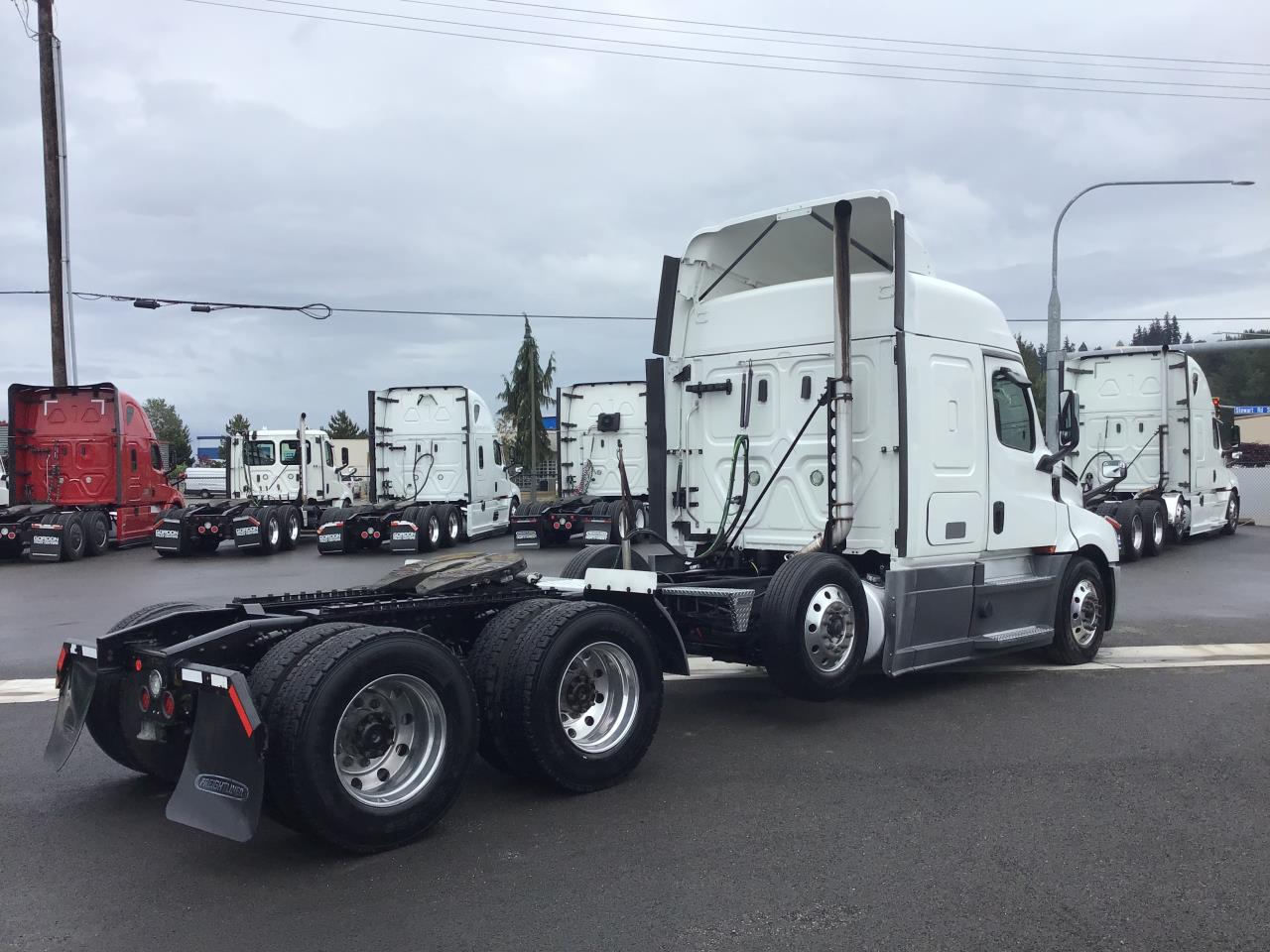 2020 Freightliner Cascadia in Pacific, WA — photo 2