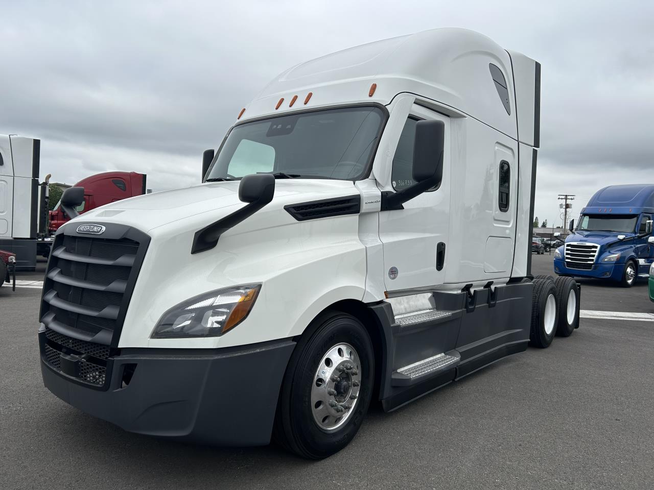 2021 Freightliner Cascadia - image 1