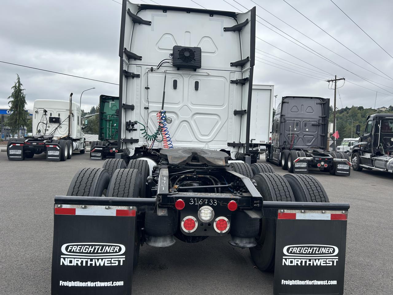 2021 Freightliner Cascadia - image 3