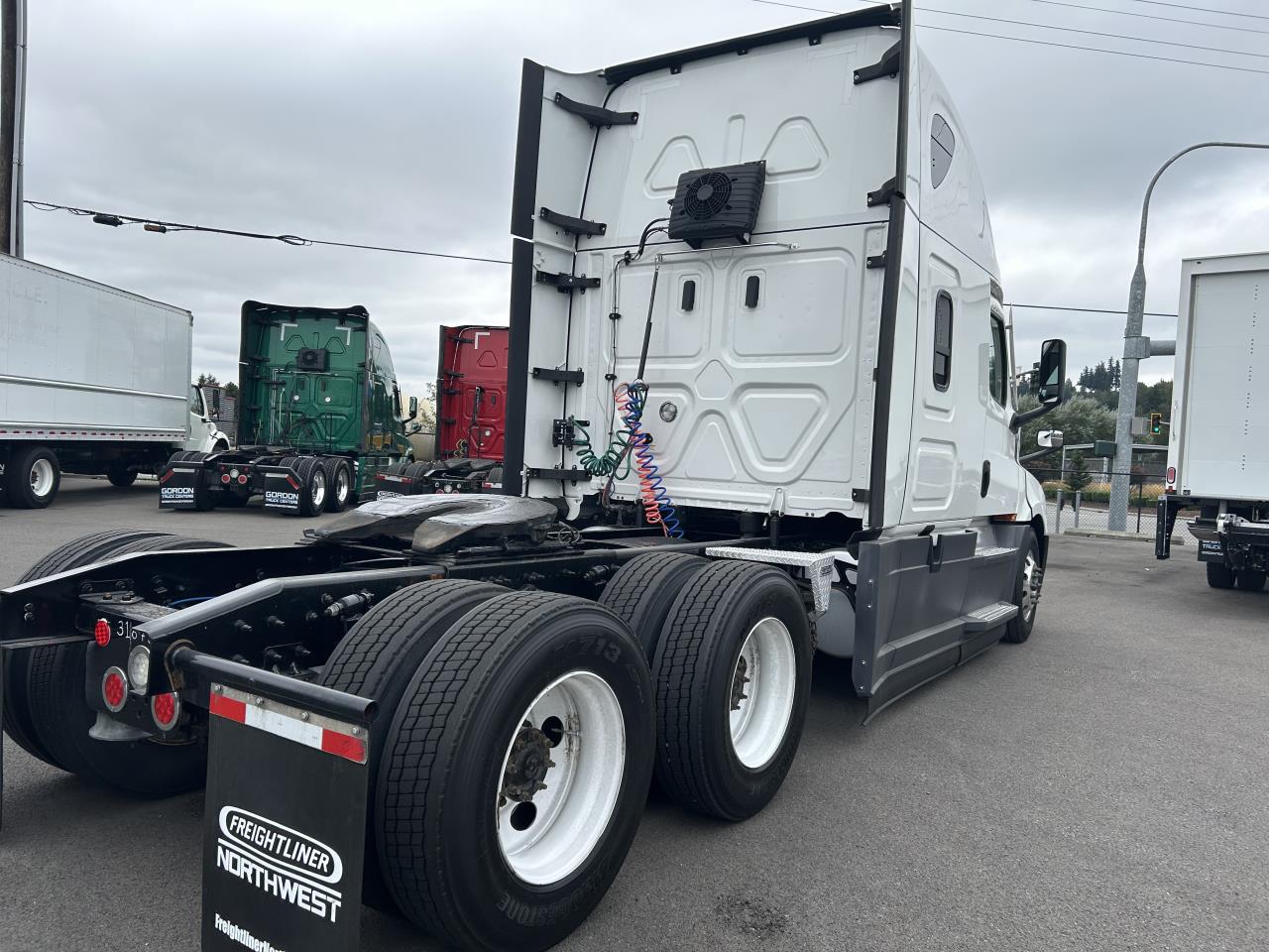 2021 Freightliner Cascadia - image 4