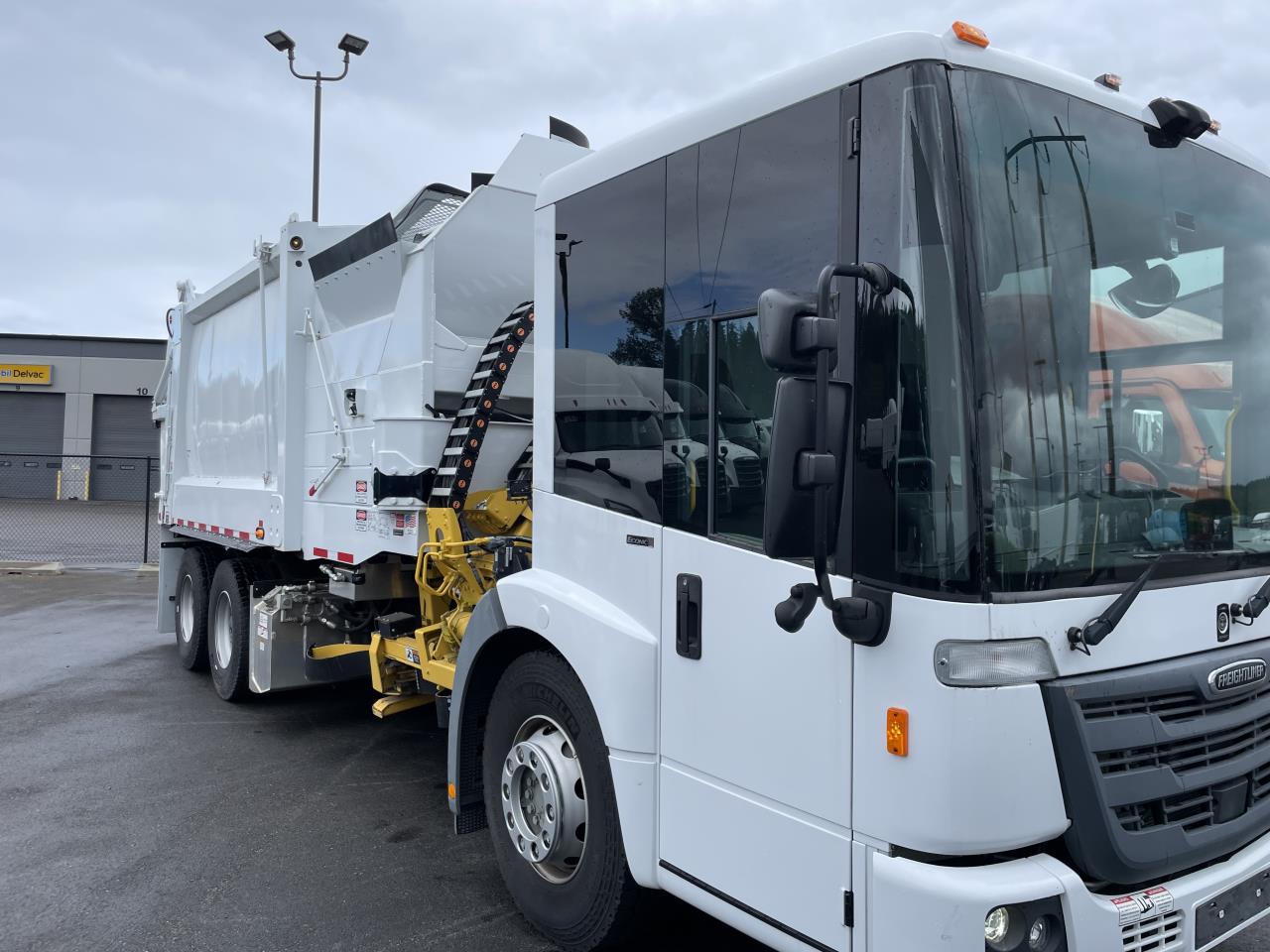 2022 Freightliner - image 1