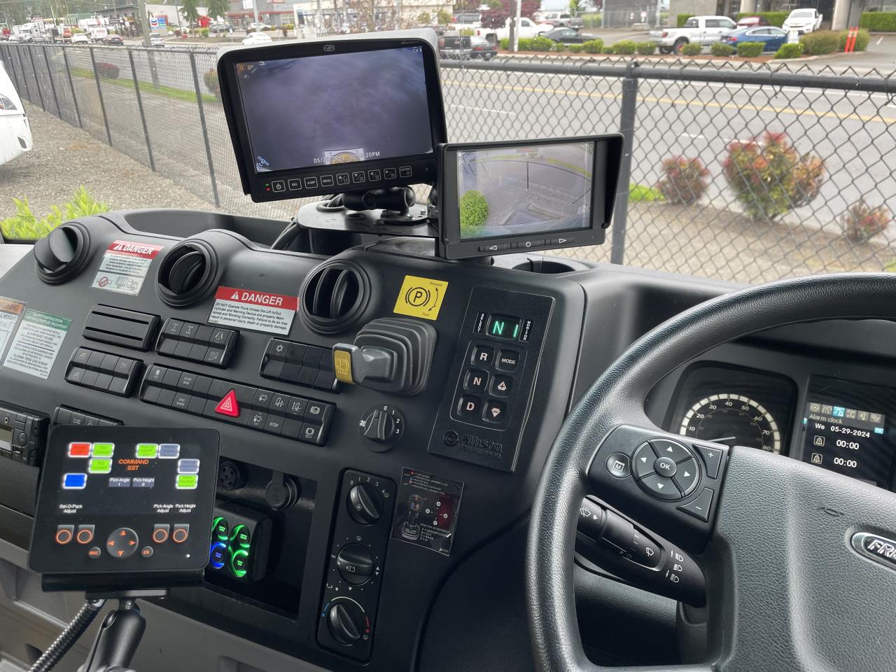 2022 Freightliner - image 9