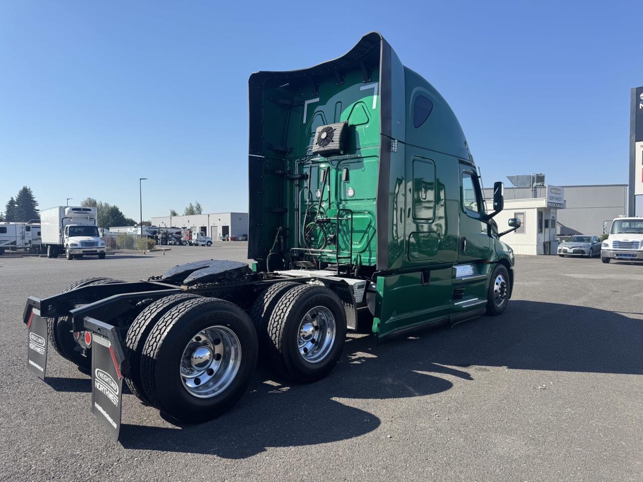 2022 Freightliner Cascadia - image 2
