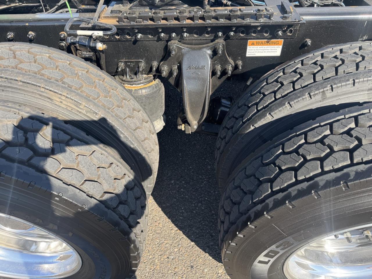 2022 Freightliner Cascadia - image 4