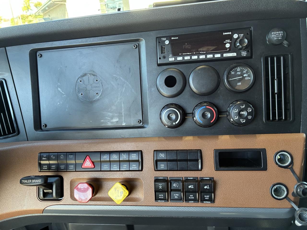 2022 Freightliner Cascadia - image 10