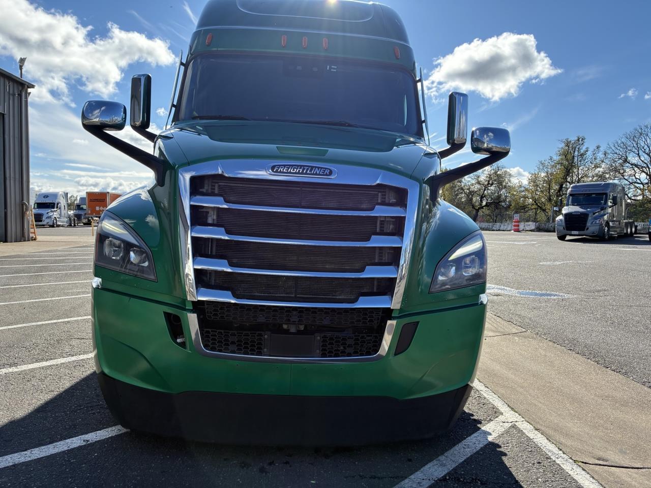 2022 Freightliner Cascadia - image 2