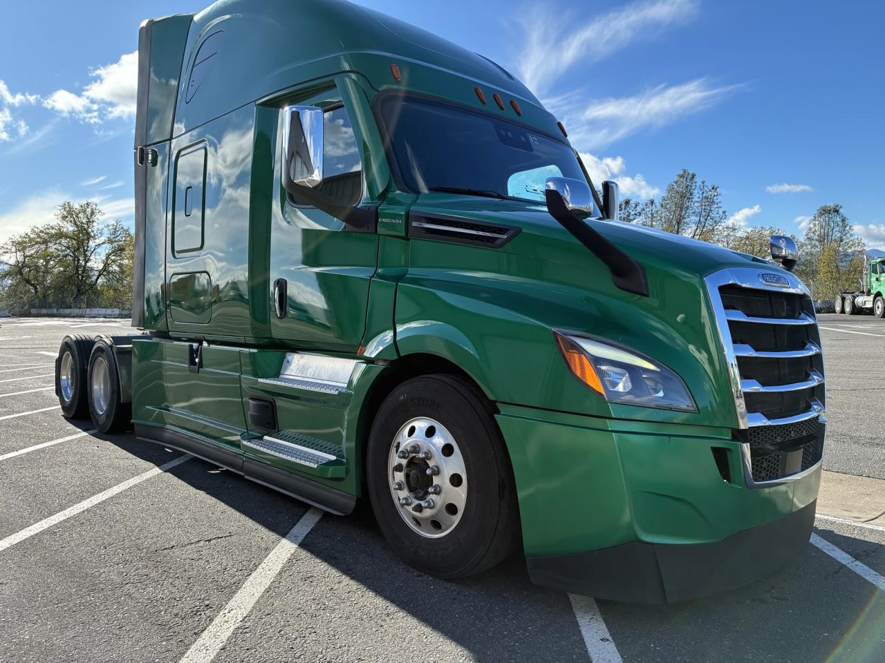 2022 Freightliner Cascadia - image 3