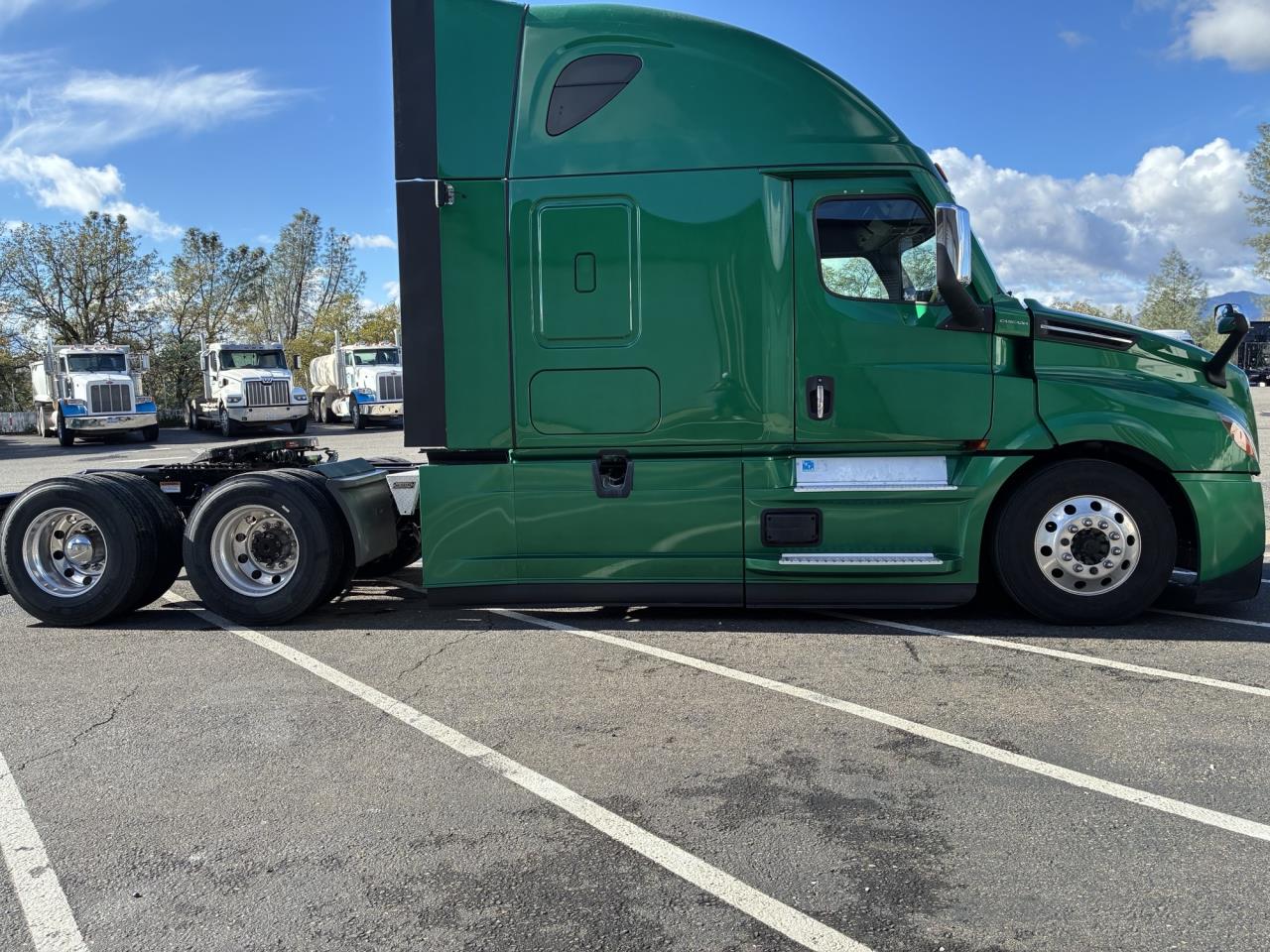 2022 Freightliner Cascadia - image 4