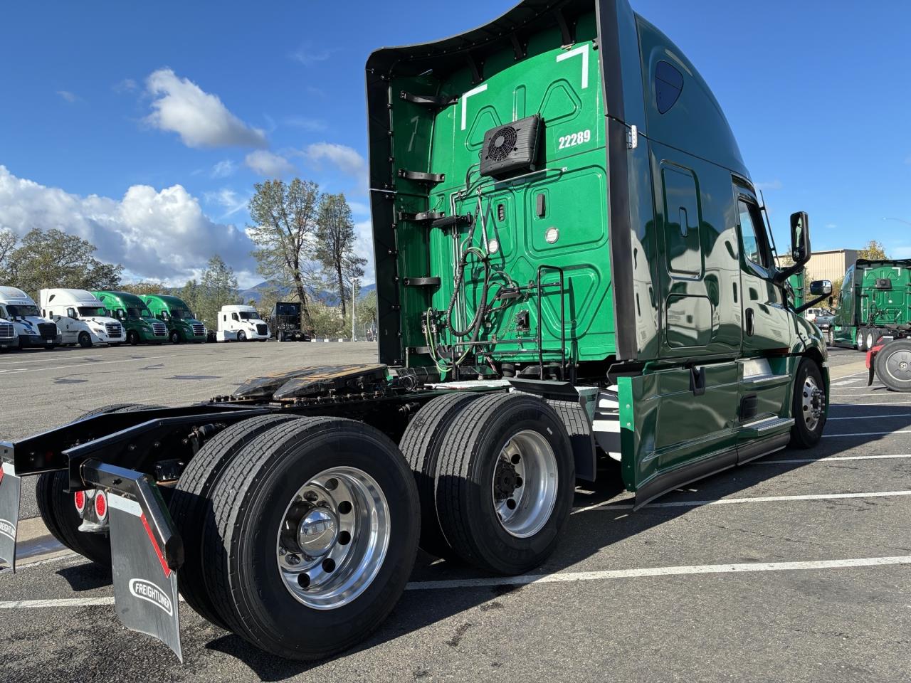 2022 Freightliner Cascadia - image 5