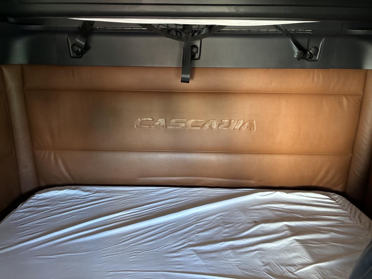 2022 Freightliner Cascadia - image 8