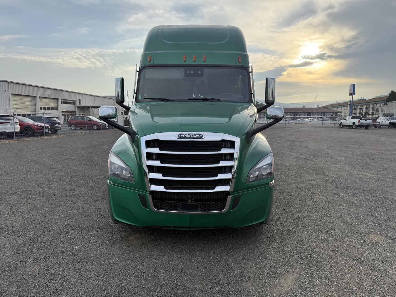 2022 Freightliner Cascadia - image 2