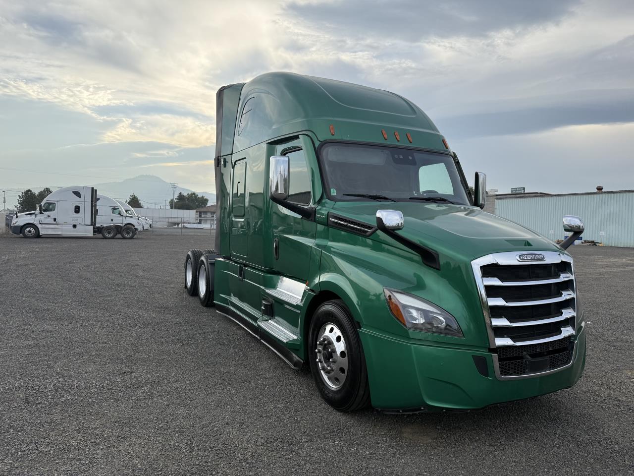 2022 Freightliner Cascadia - image 3