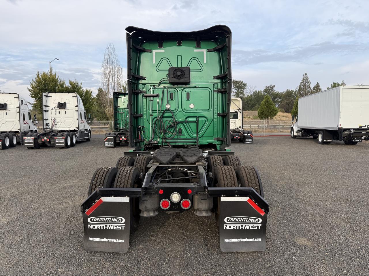 2022 Freightliner Cascadia - image 4