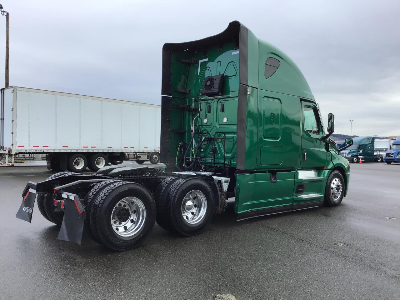 2022 Freightliner Cascadia - image 2
