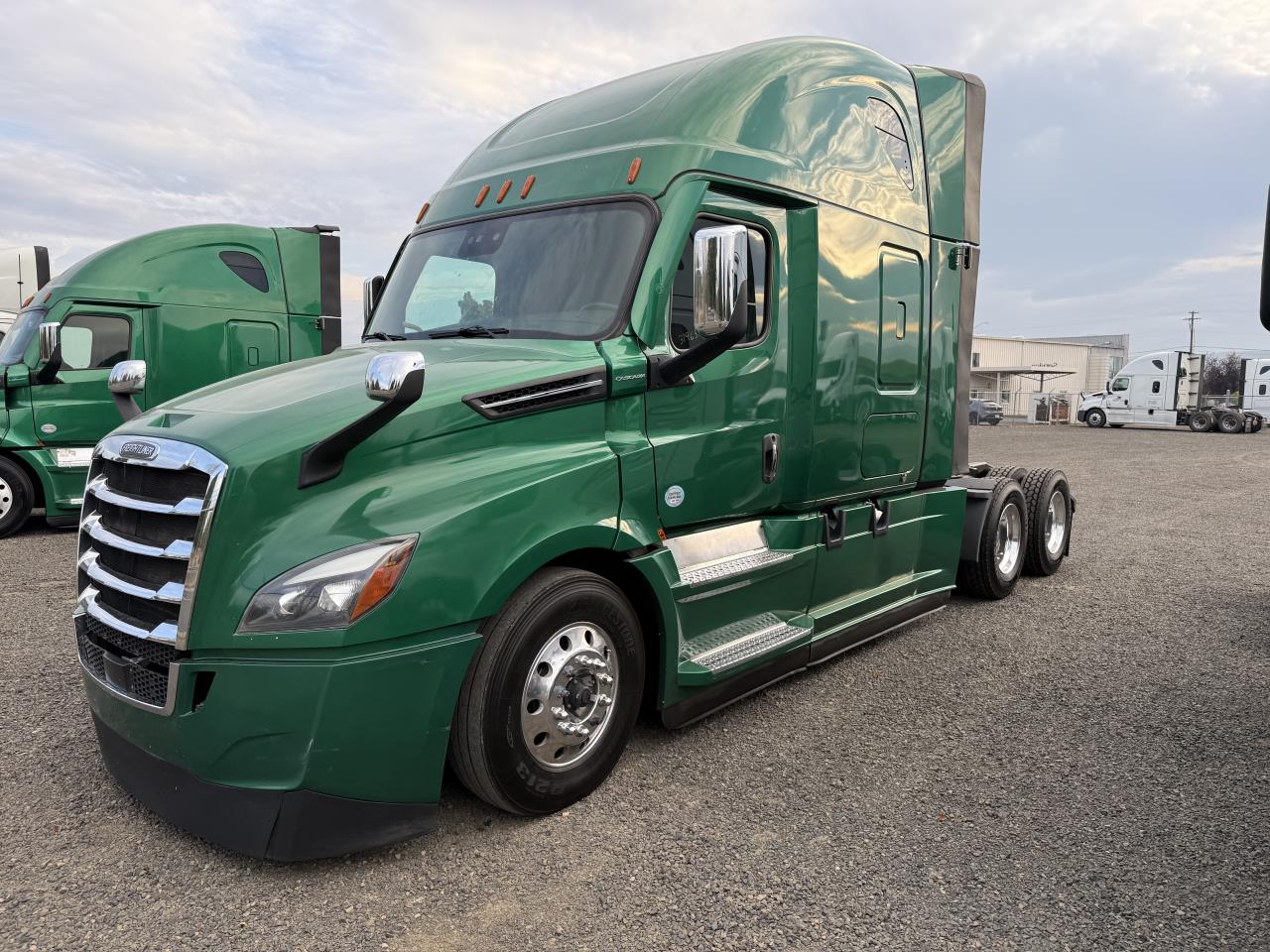 2022 Freightliner Cascadia - image 1