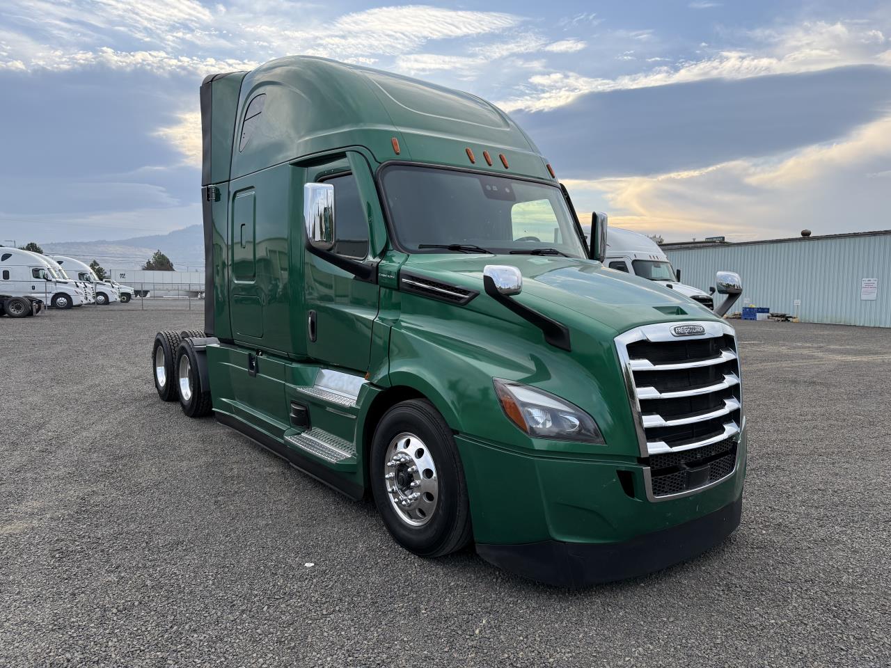 2022 Freightliner Cascadia - image 3