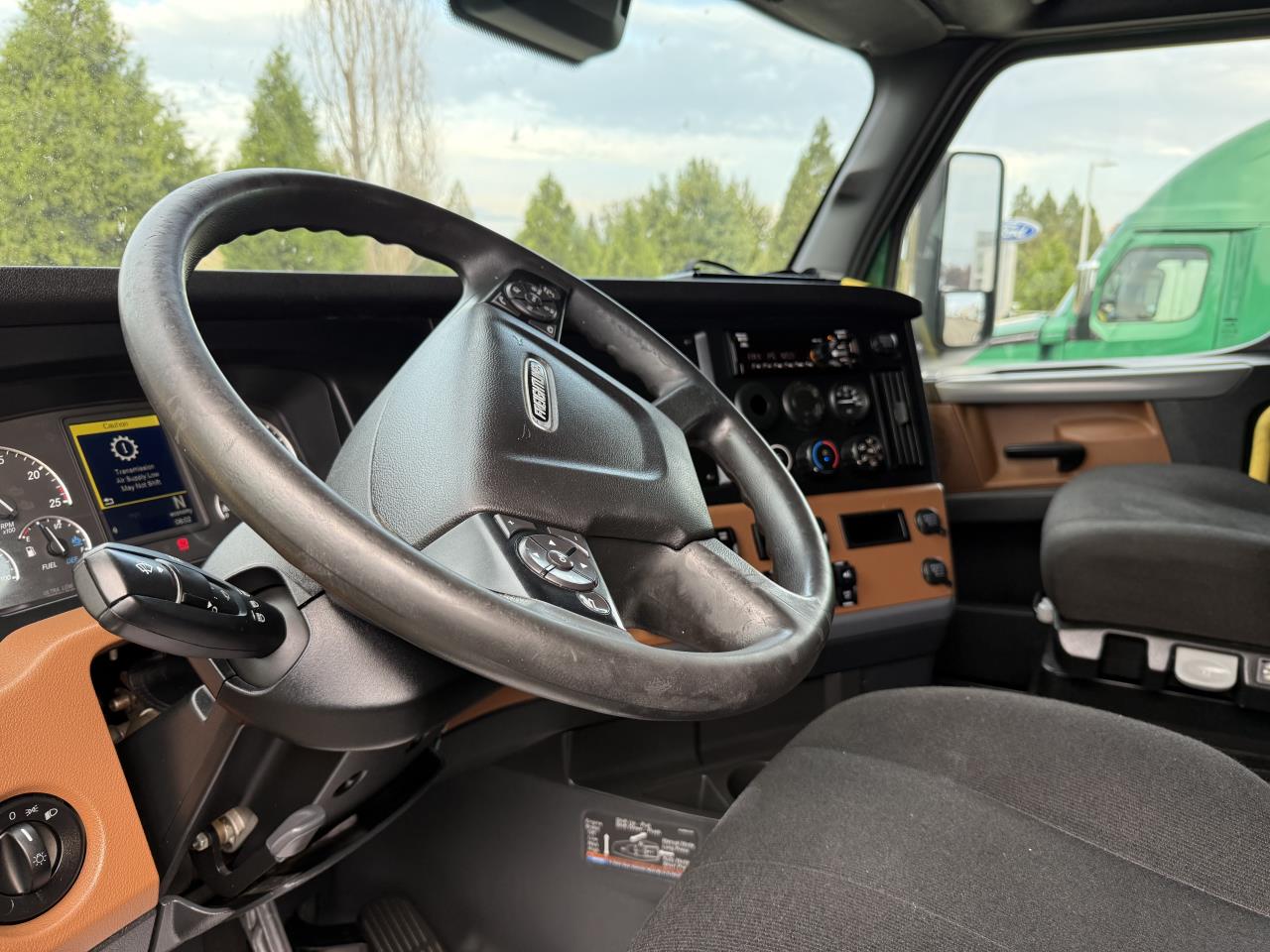 2022 Freightliner Cascadia - image 6