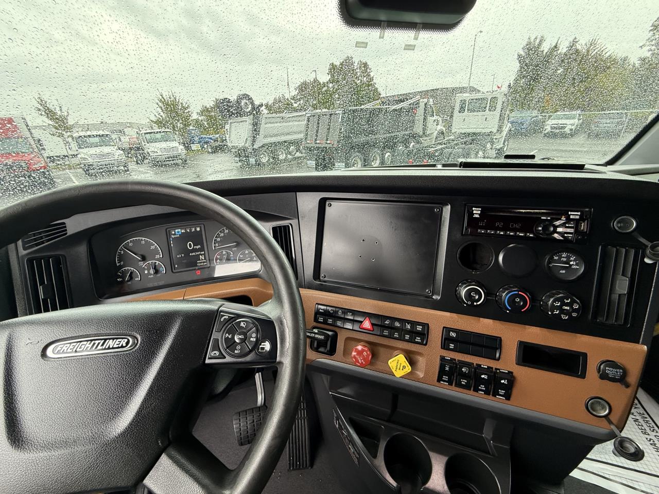 2022 Freightliner Cascadia - image 11