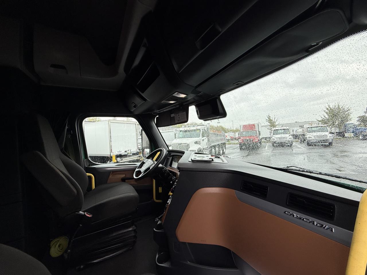 2022 Freightliner Cascadia - image 12