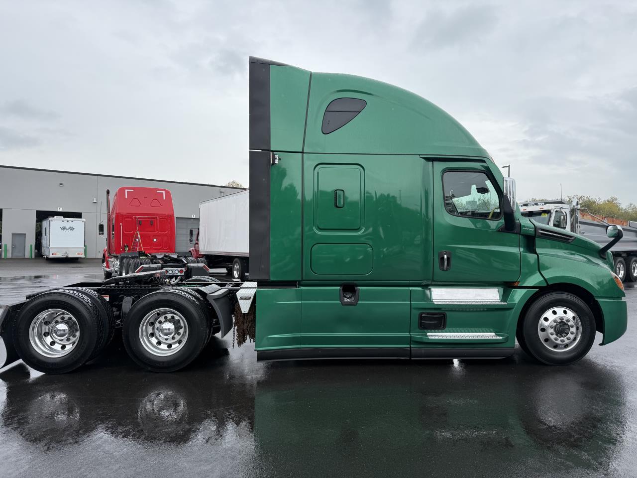 2022 Freightliner Cascadia - image 8