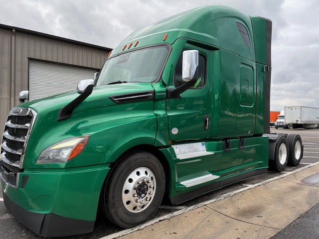 2022 Freightliner Cascadia - image 1