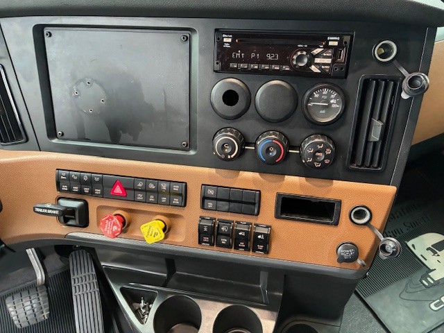 2022 Freightliner Cascadia - image 11