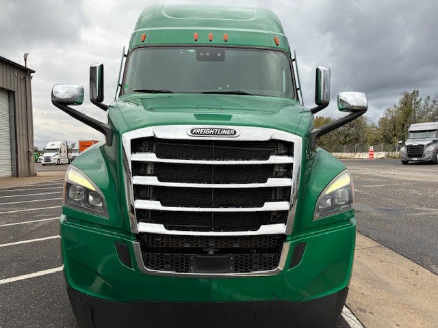 2022 Freightliner Cascadia - image 2