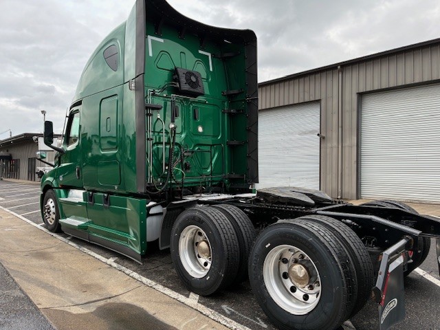 2022 Freightliner Cascadia - image 7