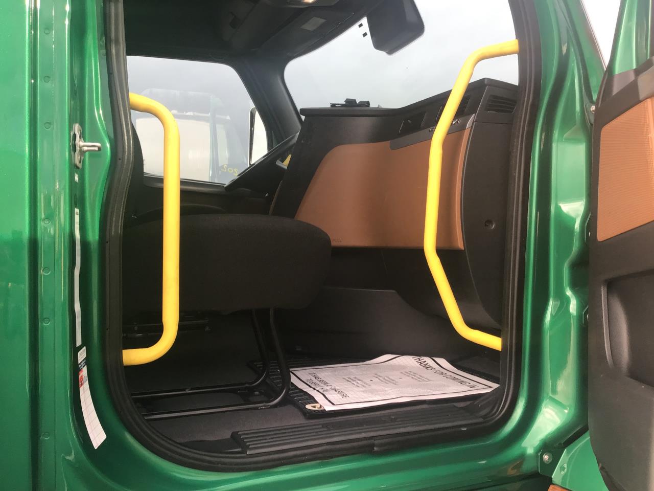 2022 Freightliner Cascadia - image 4