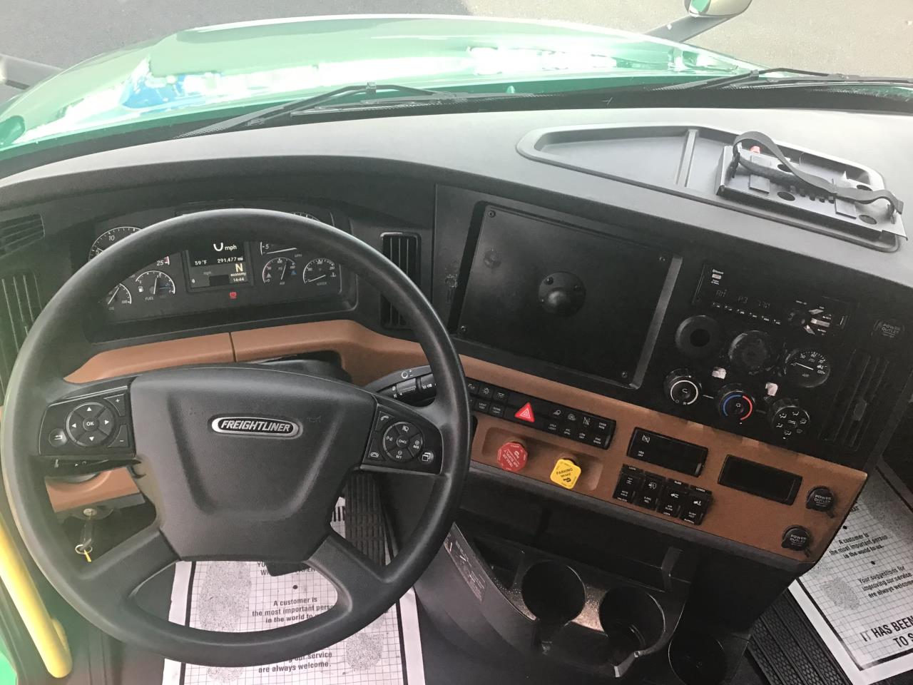 2022 Freightliner Cascadia - image 6