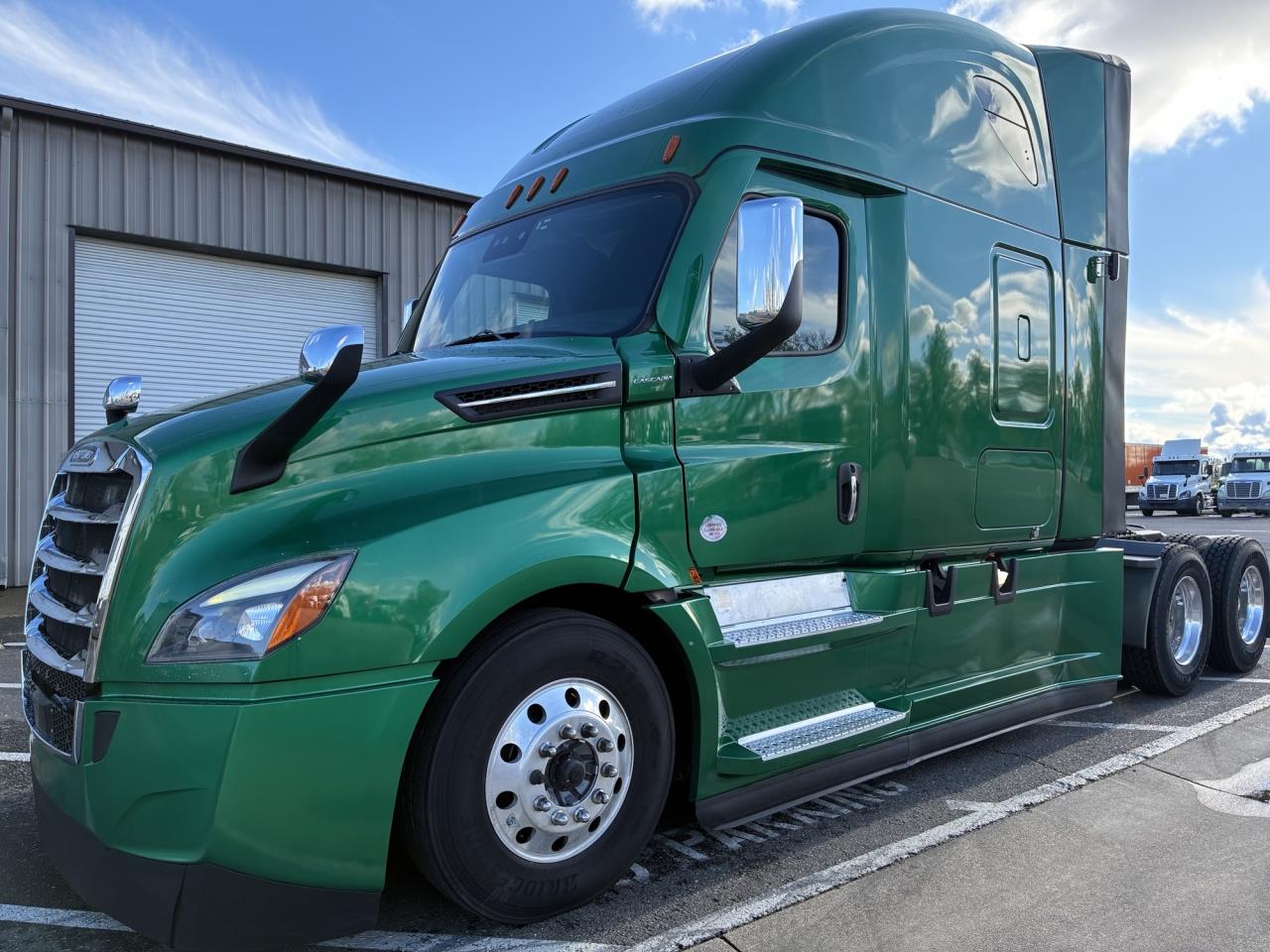 2022 Freightliner Cascadia - image 1
