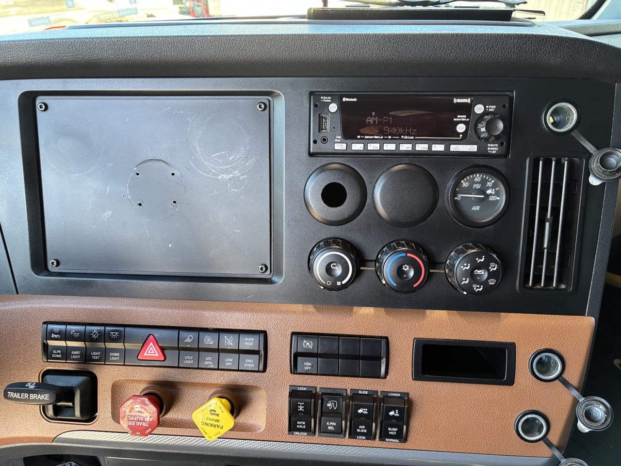 2022 Freightliner Cascadia - image 10