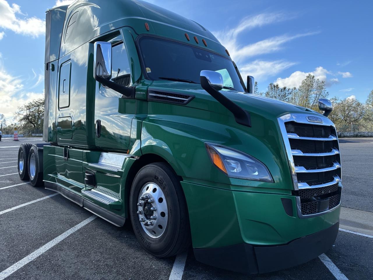 2022 Freightliner Cascadia - image 3