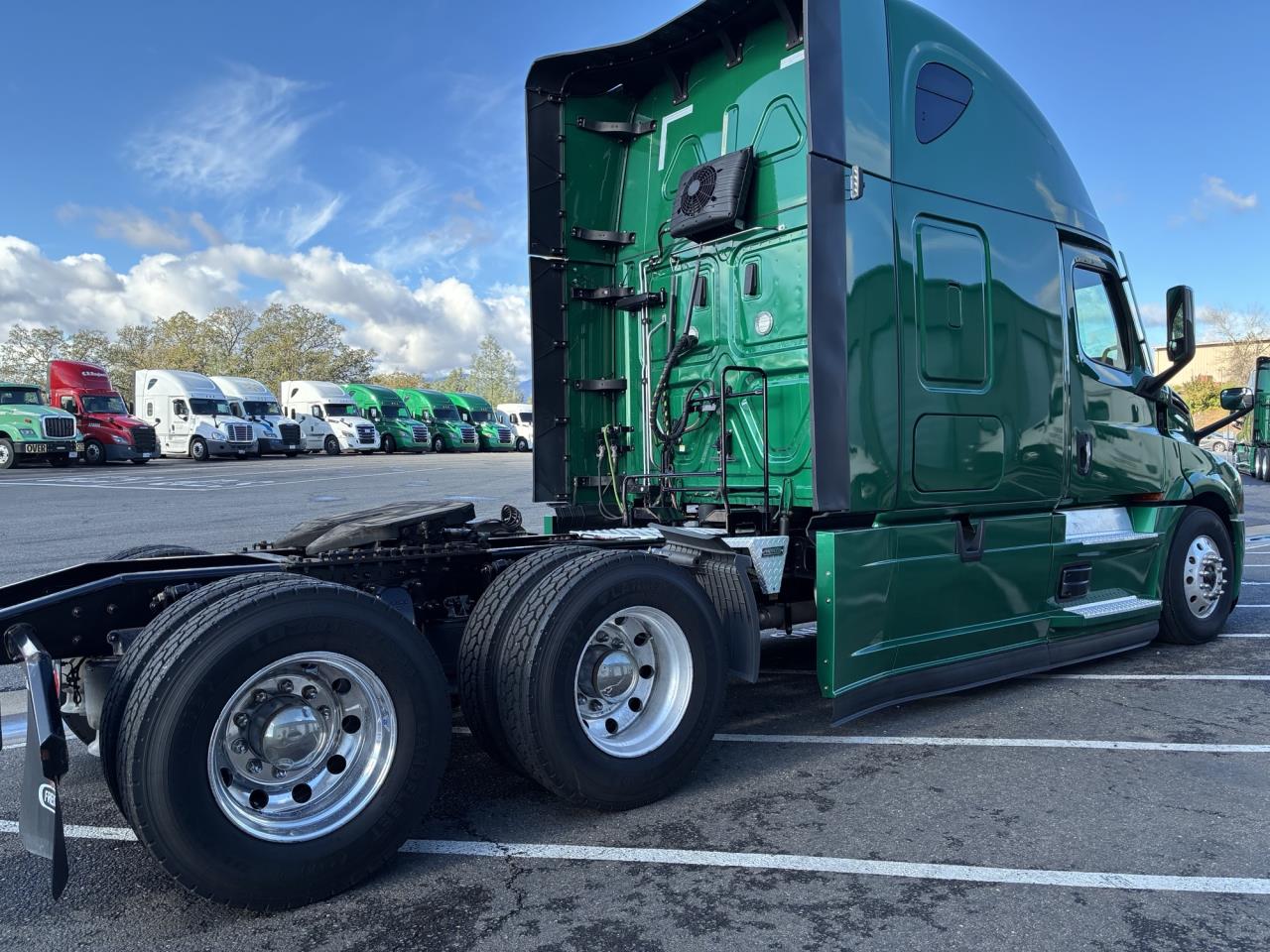 2022 Freightliner Cascadia - image 5