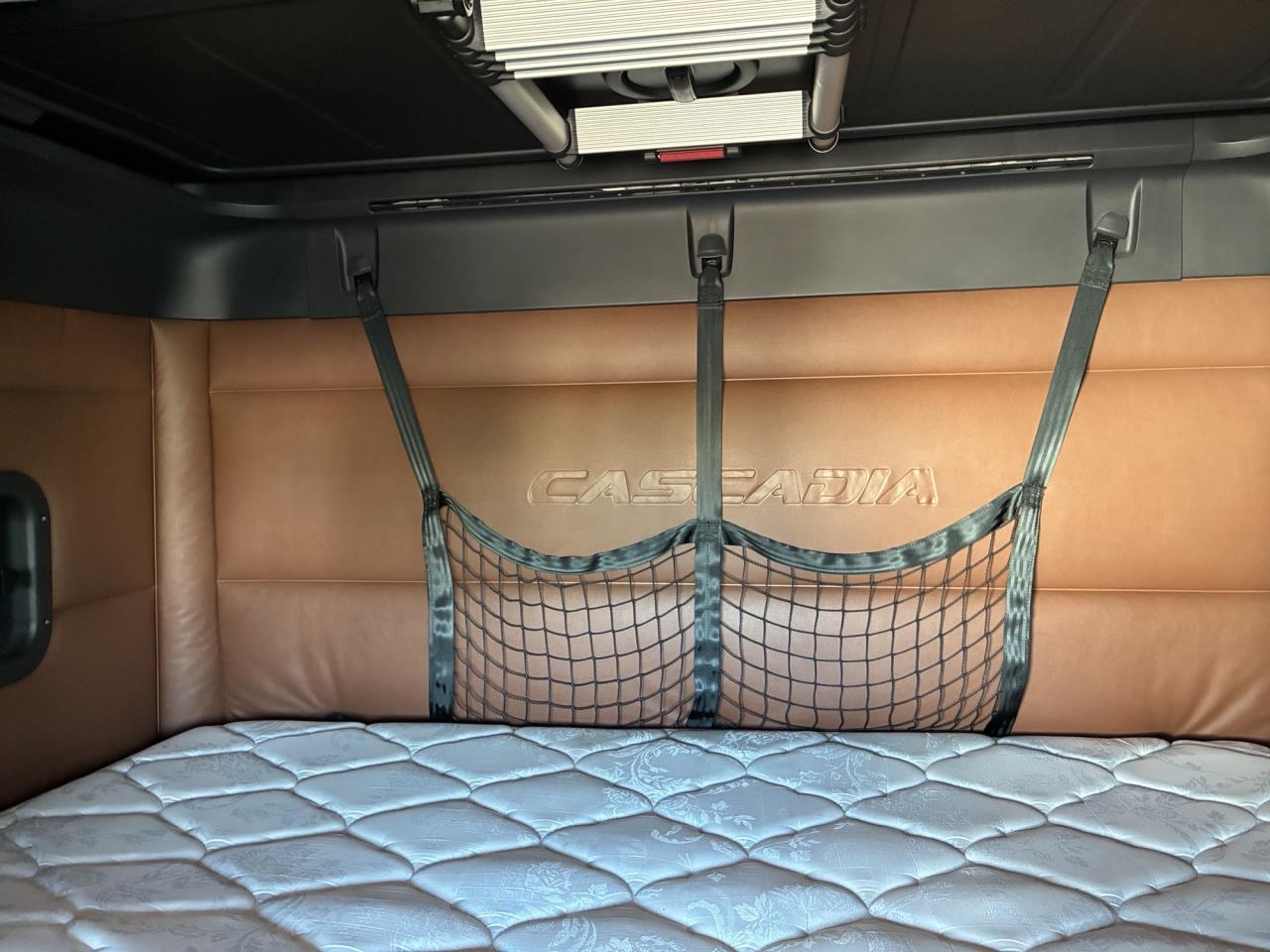 2022 Freightliner Cascadia - image 8