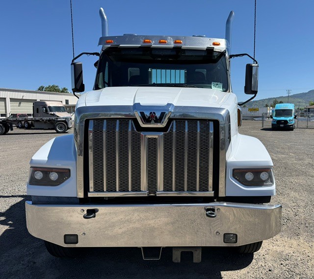 2022 Western Star 49X in Medford, OR — photo 2