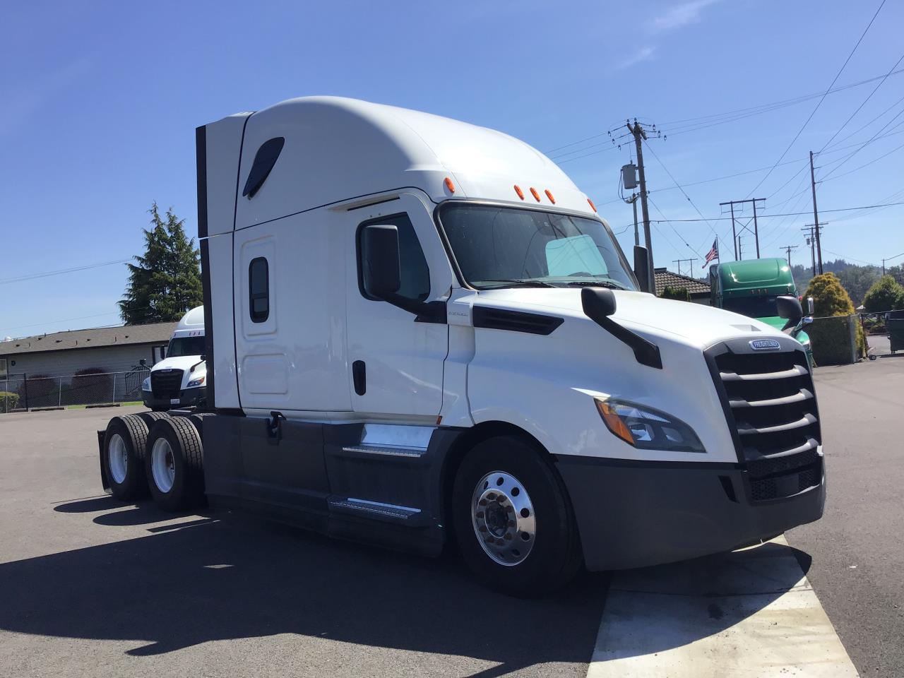 2021 Freightliner Cascadia in Pacific, WA — photo 3