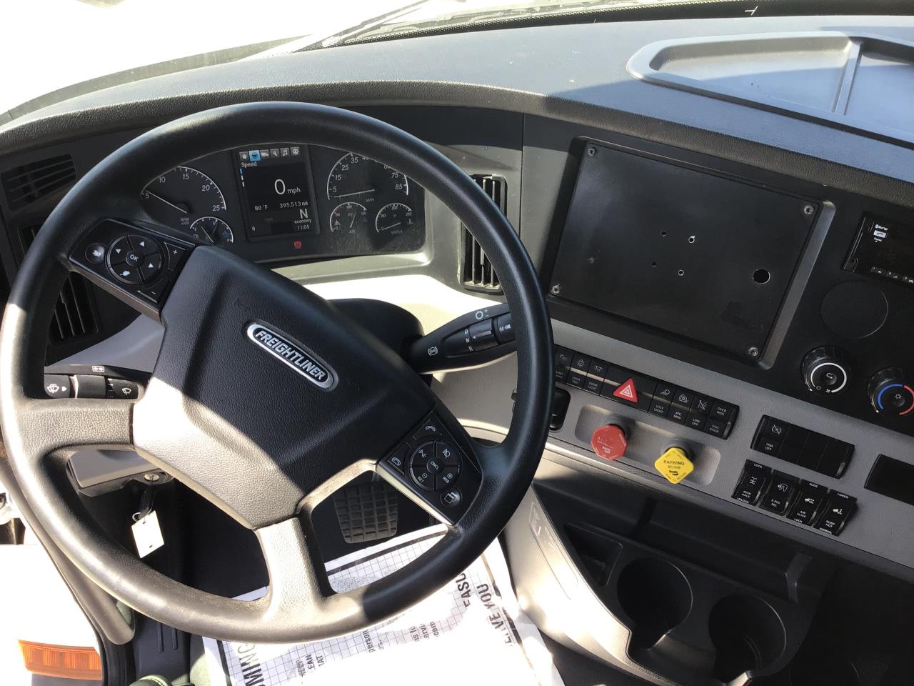 2021 Freightliner Cascadia in Pacific, WA — photo 7