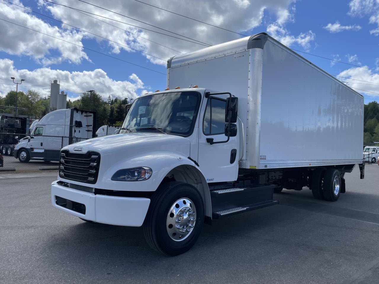 2024 Freightliner eM2 - image 3