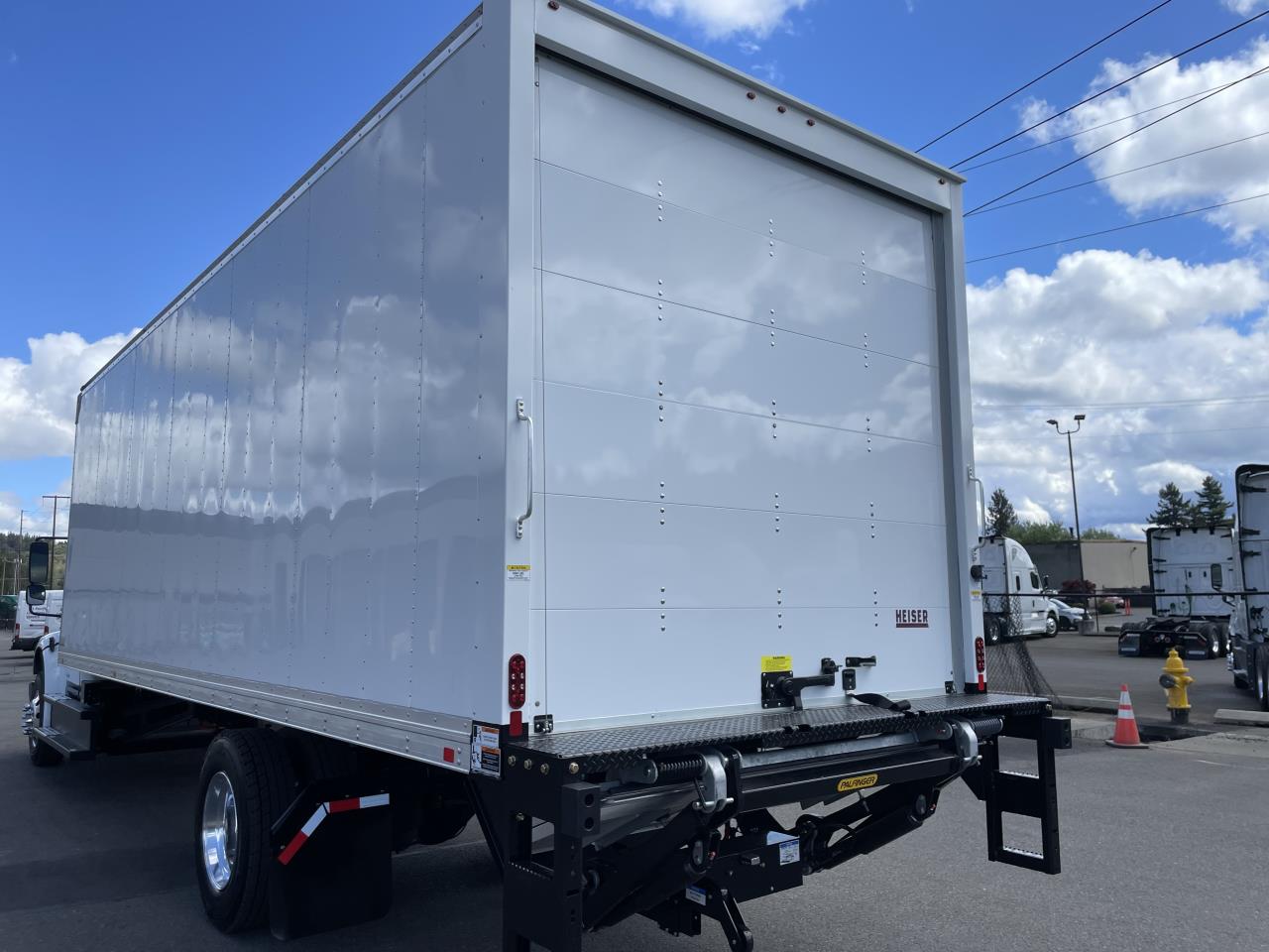 2024 Freightliner eM2 - image 5