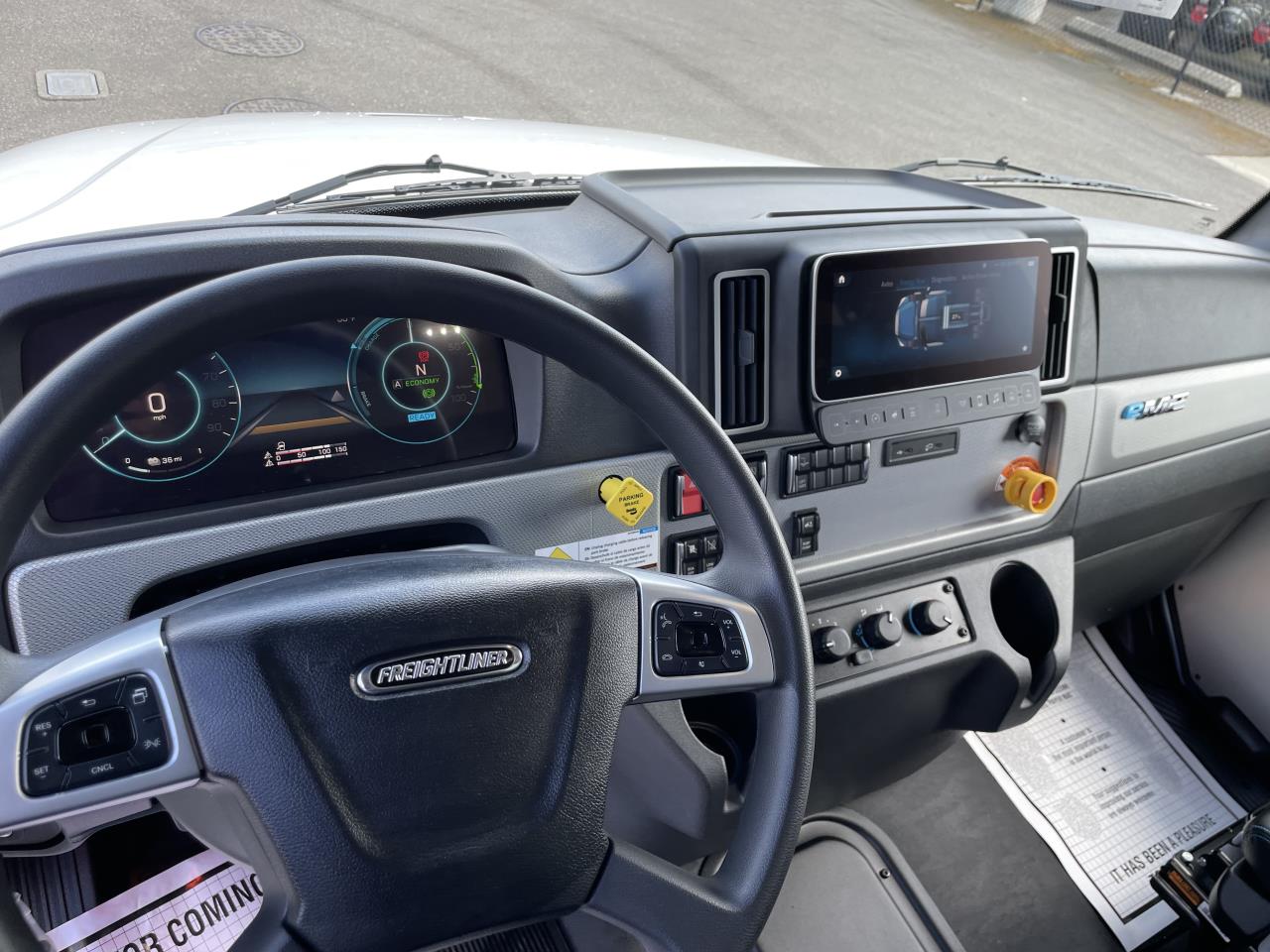 2024 Freightliner eM2 - image 8