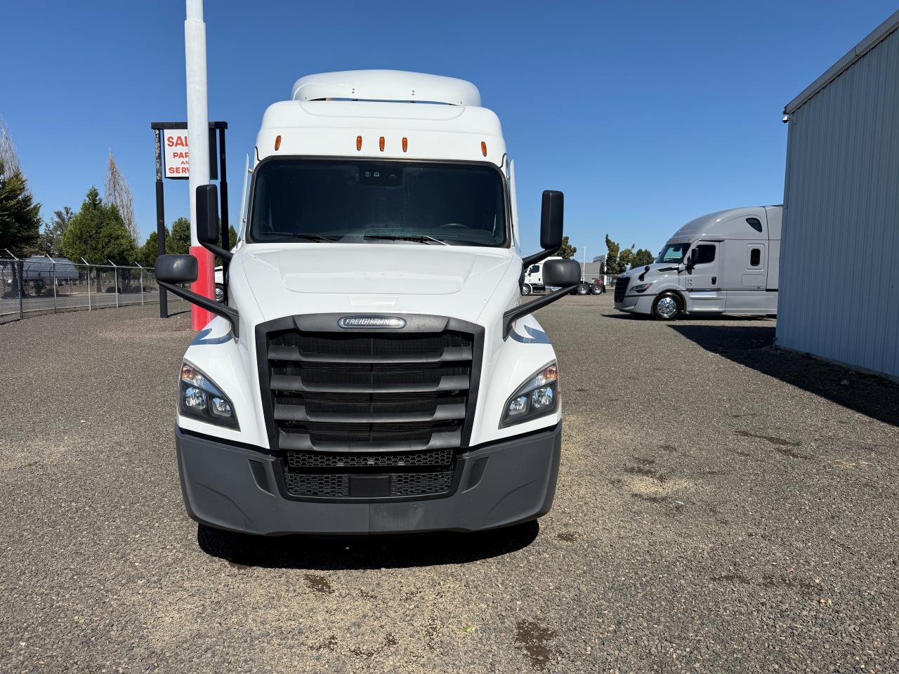 2023 Freightliner Cascadia in Medford, OR — photo 2