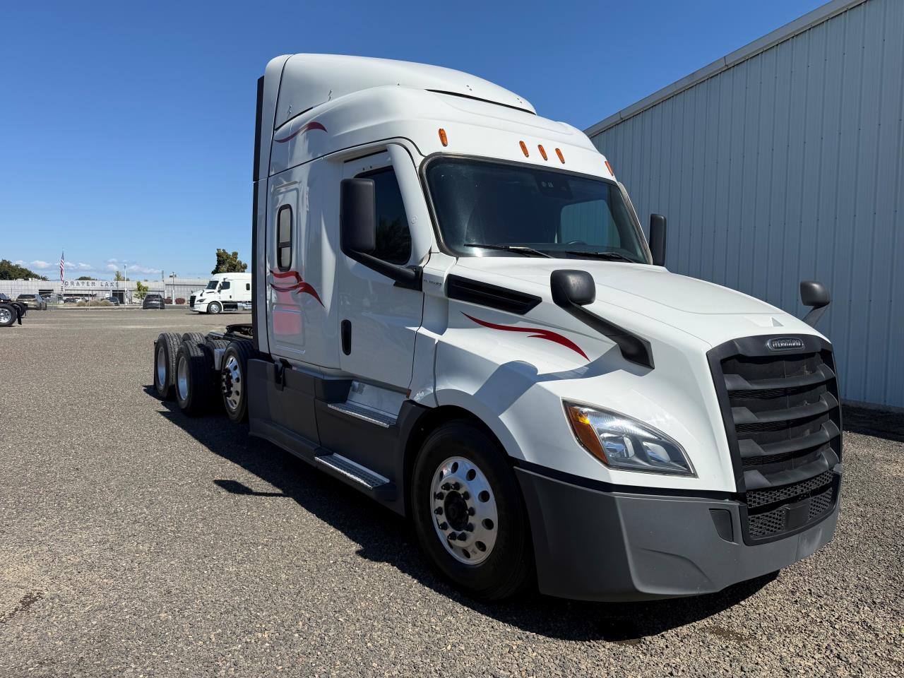 2023 Freightliner Cascadia in Medford, OR — photo 3