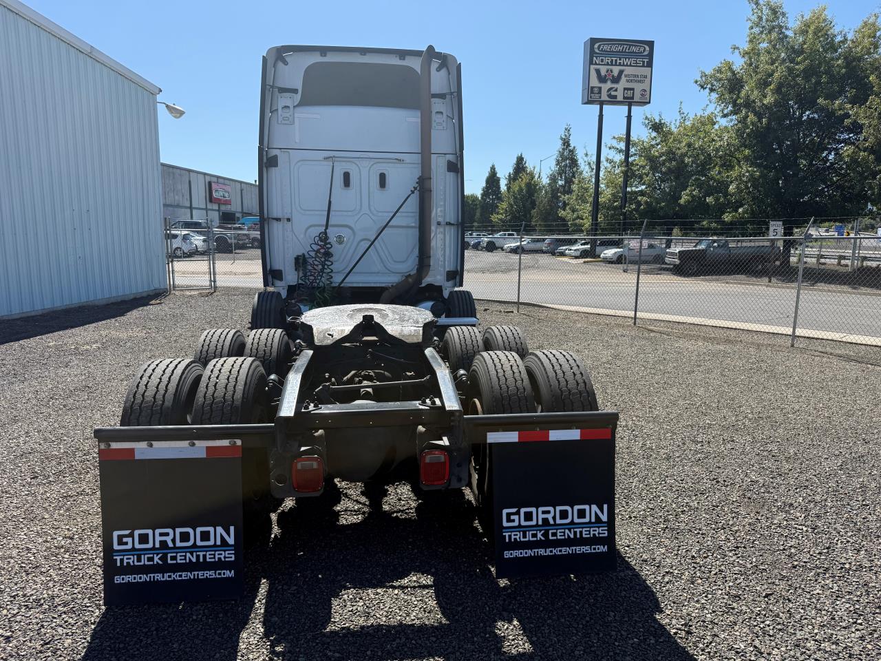 2023 Freightliner Cascadia in Medford, OR — photo 5